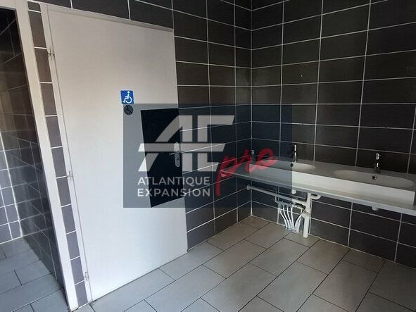 Local commercial idéal restauration de 105m² à Louer Vigneux de Bretagne par Atlantique Expansion Pro