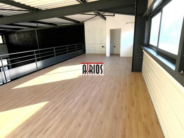 Location entrepôts 215 m² non divisibles