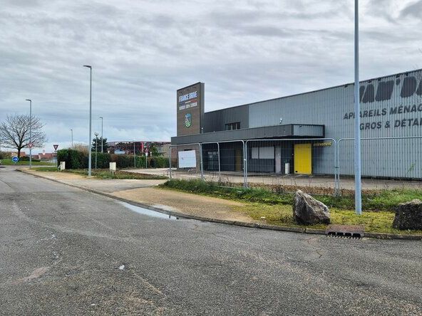 LOCAL D'ACTIVITE 974 m² - SENNECEY LES DIJON - A VENDRE