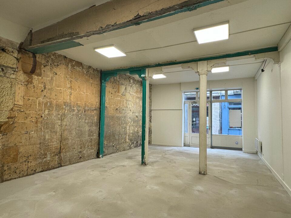 TOURS CENTRE COMMERCE A LOUER 60 M² LOCAL RENOVE AVEC CAVE EN OPTION