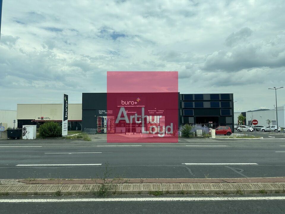 Location local commercial 940 m² non divisibles