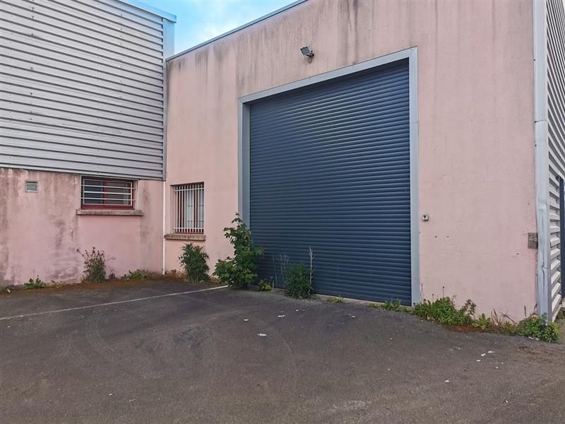 Cellule d'activité de 144 m² avec cour sécurisée