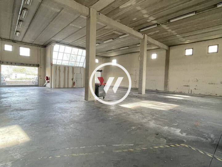 Location local commercial 425 m² non divisibles
