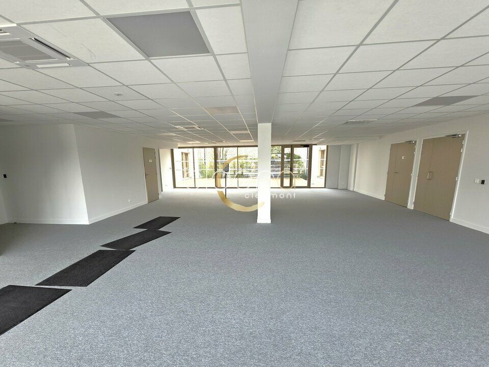 933 m² pour ce bureaux en location à Clermont ferrand