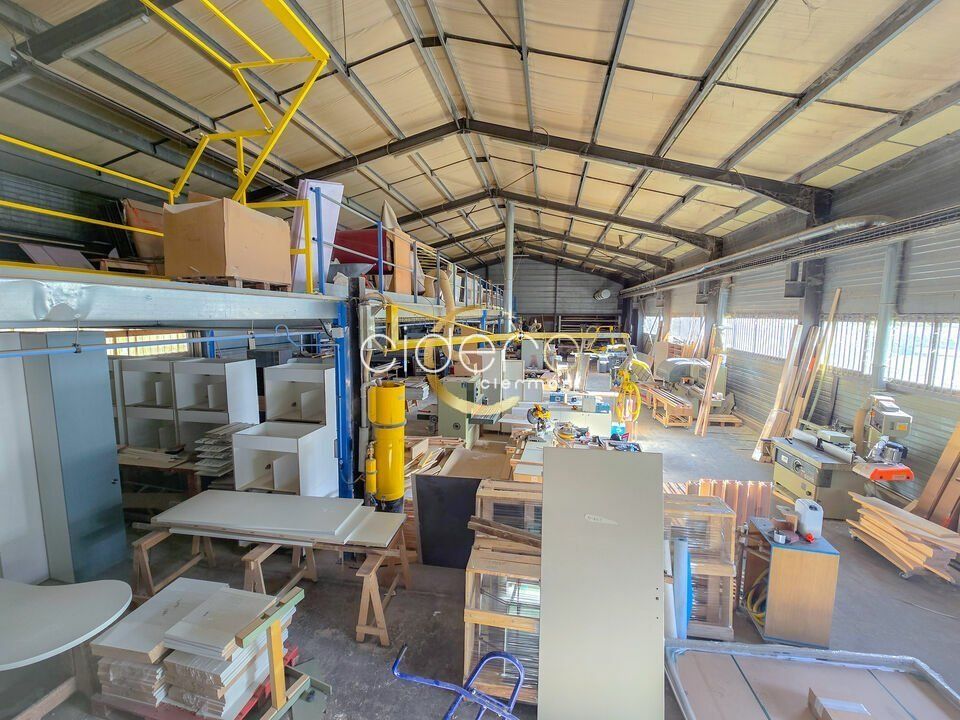 Location local d''activites 940 m² non divisibles