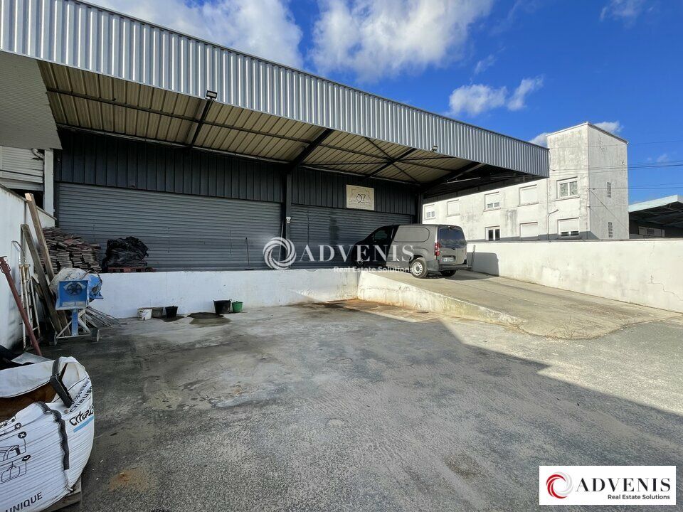 A LOUER - BATIMENT D'ACTIVITE DE 225 M² AVEC EXTERIEUR PRIVATIF - PROCHE BORDEAUX CENTRE
