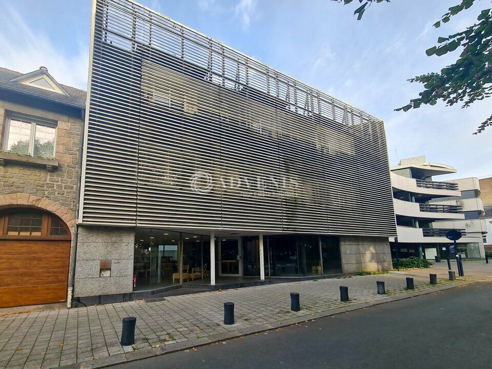 Bureaux 300 m² - Archives : 103 m²