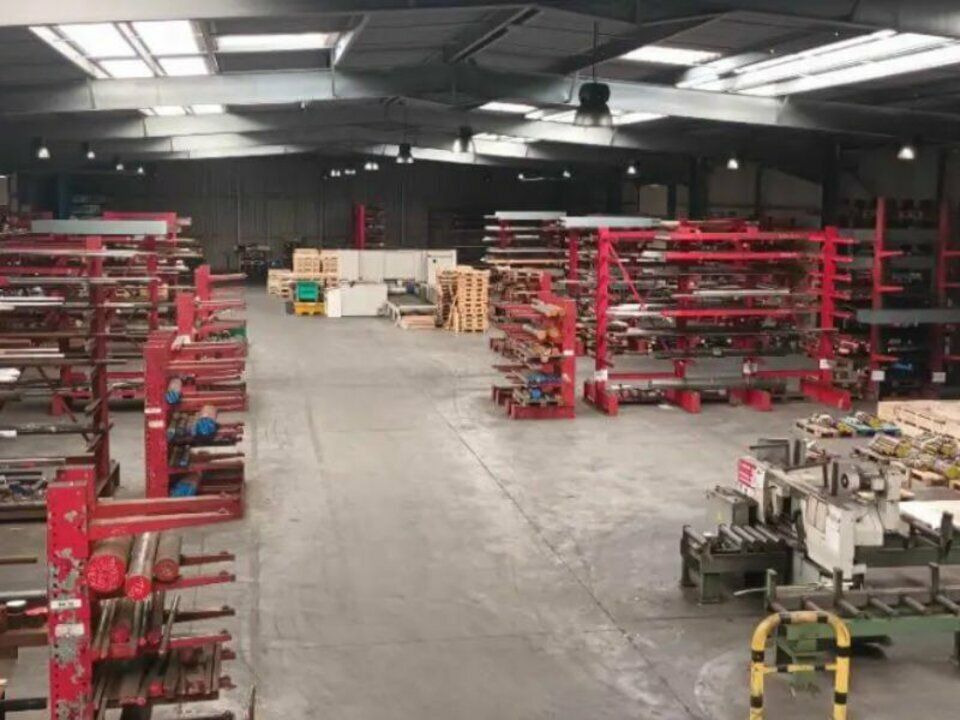 Location local d''activites 2176 m² non divisibles