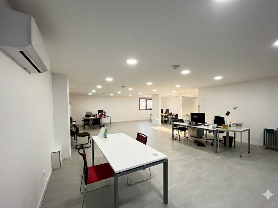 Valoris Real Estate vous propose 2 cellules commerciales dans le centre de Jassans Riottier.