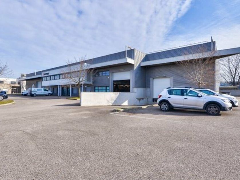 Location local d''activites 1032 m² non divisibles