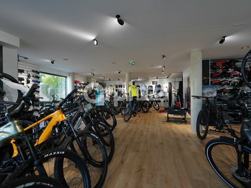 Location local commercial 180 m² non divisibles