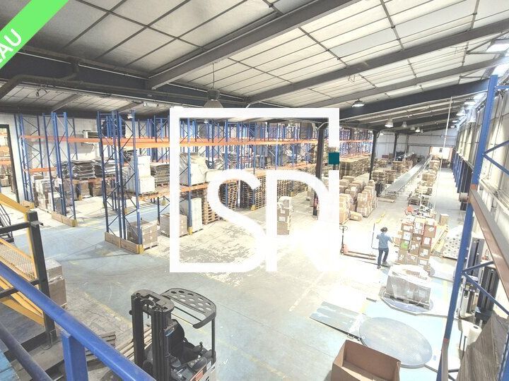 Location entrepot 7918 m² non divisibles