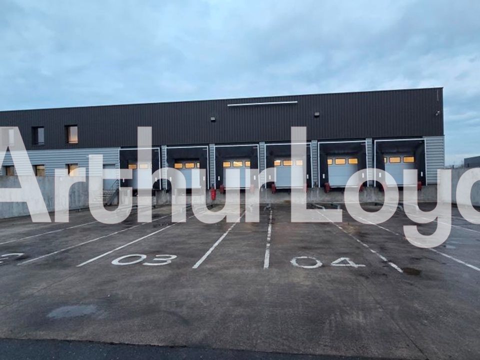 Location local 1980.00 m² à MOUEN