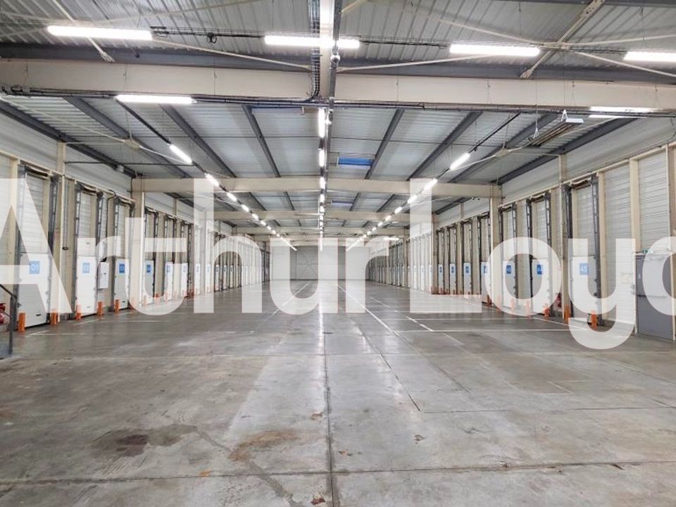 Location local 1980.00 m² à MOUEN