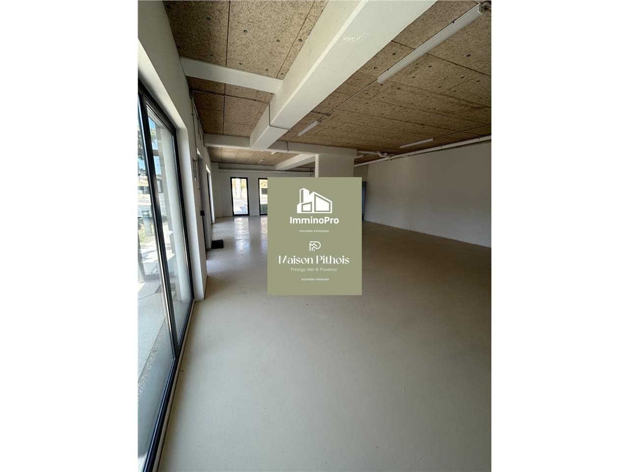 Location local commercial 110 m² à Le Beausset