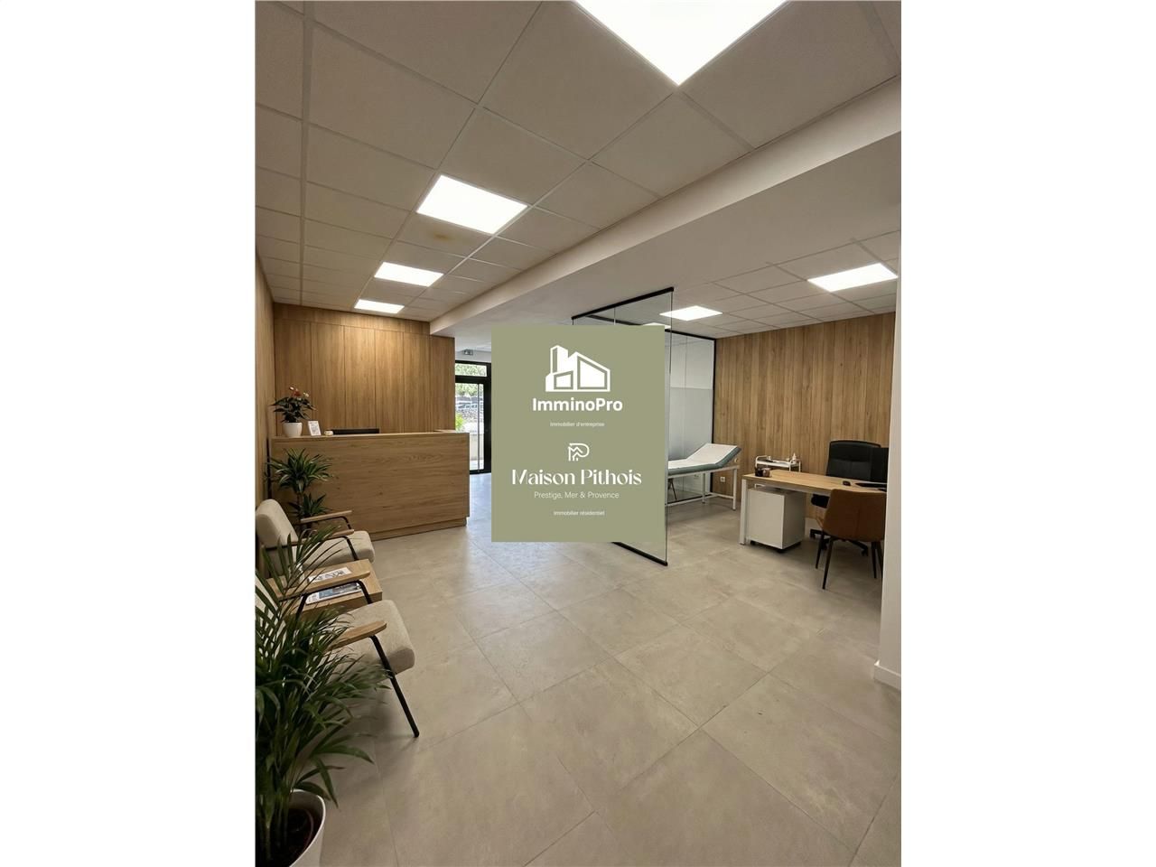 Location local commercial 68 m² à Saint-Cyr-sur-Mer