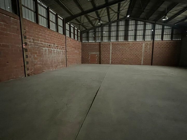 RAMONVILLE SAINT AGNE - VENTE ENTREPOT 750M2 - 