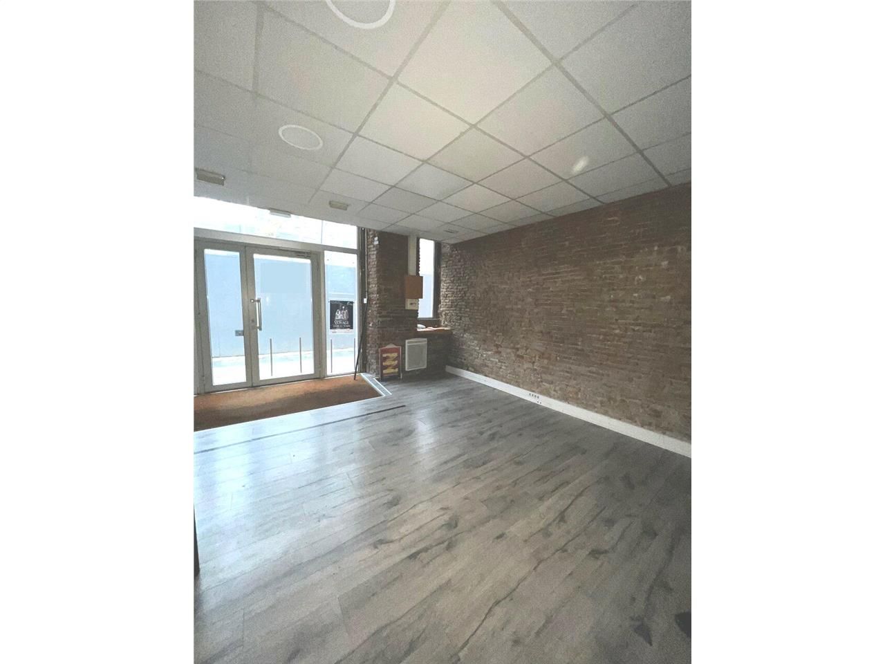 Location local commercial 93 m² non divisibles