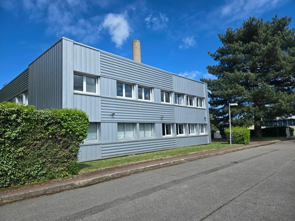 RARE A LA VENTE - IMMEUBLE INDEPENDANT DE BUREAUX + PARKING AU NORD DE CAEN.