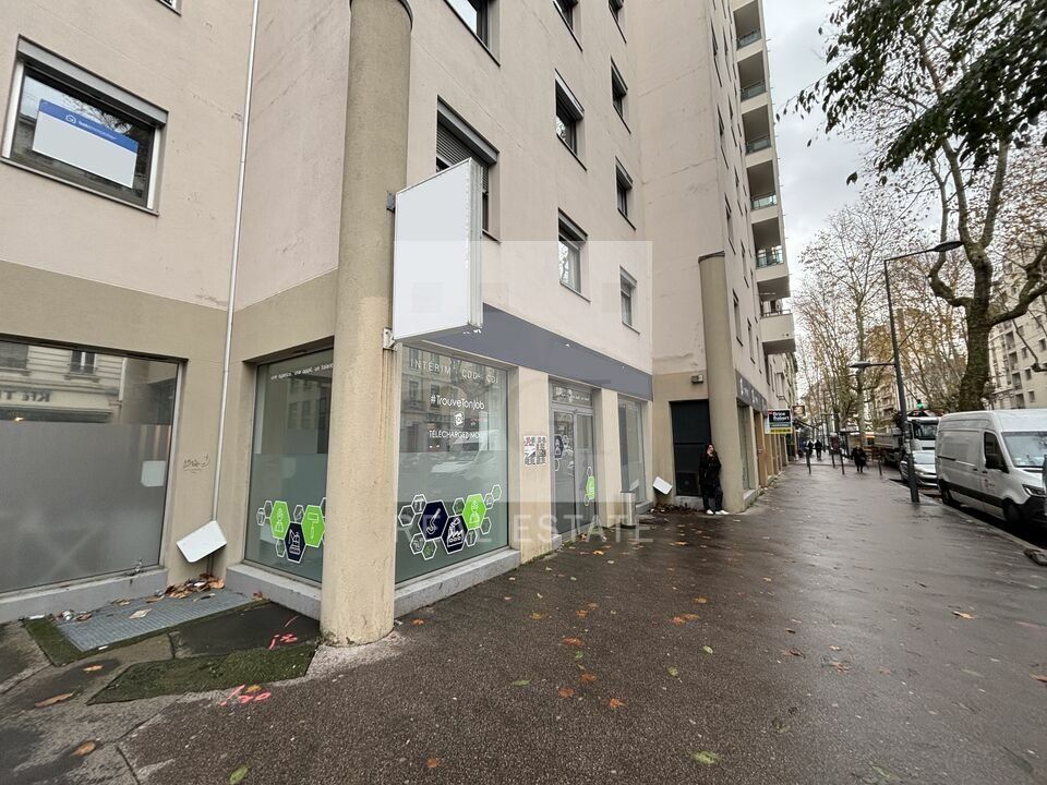 Location local commercial 159.99 m² non divisibles