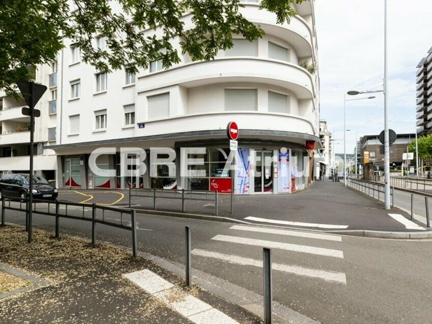 Location local commercial 243 m² non divisibles