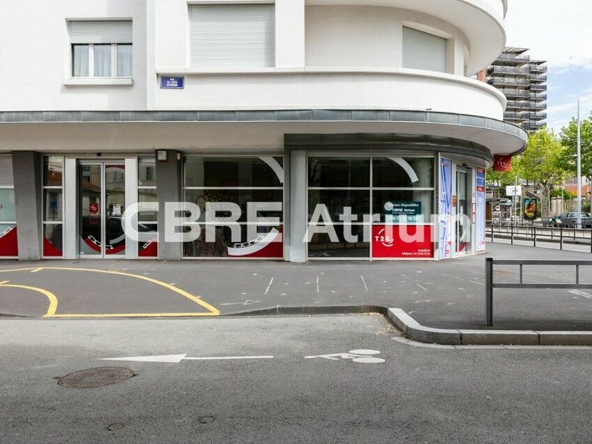 A LOUER - LOCAL COMMERCIA 243 M² - CLERMONT-FERRAND CENTRE-VILLE
