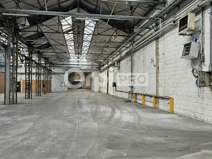 Vente local d''activites 5554 m² divisibles à partir de 1860 m²