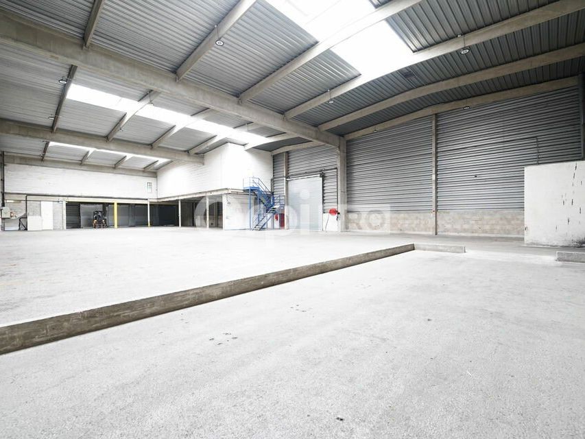 LOCAL D'ACTIVITE A LOUER - 1 150 m² - CHASSIEU