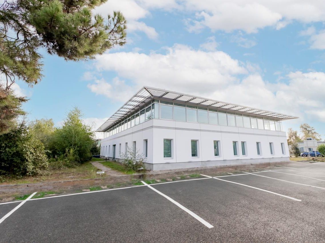 Location Bureaux 604.94 m² divisibles 33600 Pessac