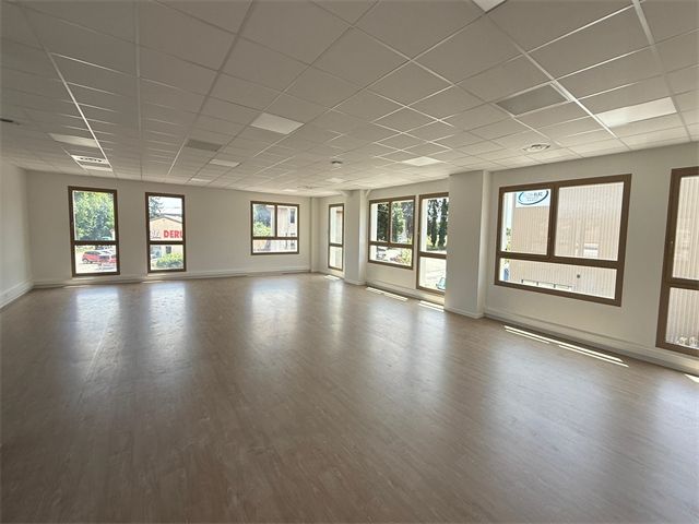 Location bureaux 169 m² non divisibles