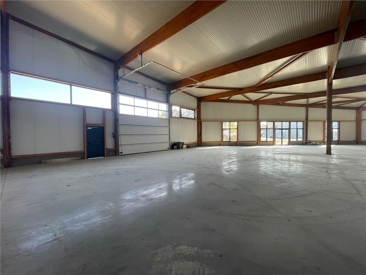 Location entrepots 1425 m² non divisibles