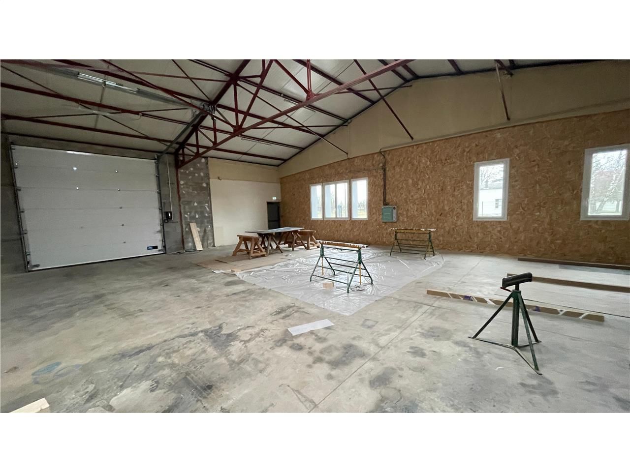 Location entrepots 150 m² non divisibles