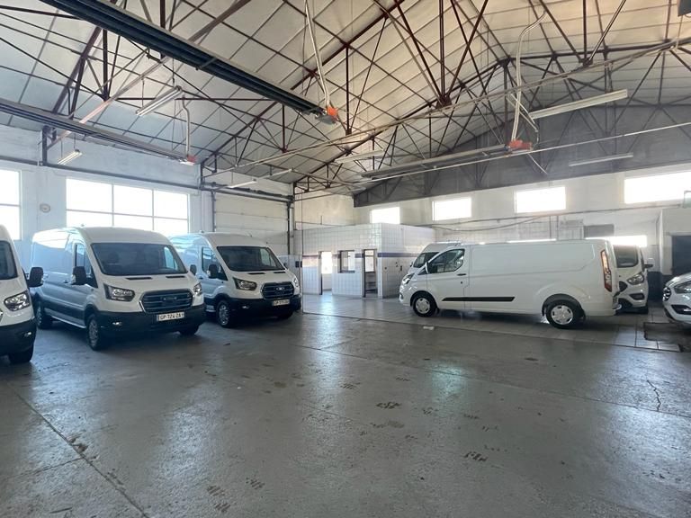 Location entrepots 583 m² non divisibles