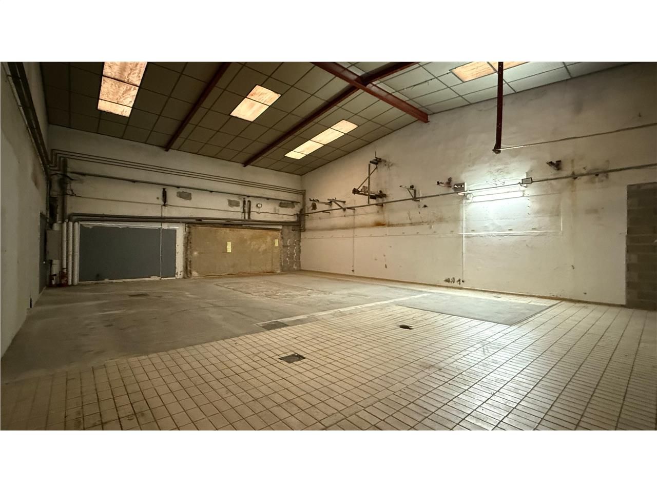 Location entrepots 659 m² non divisibles