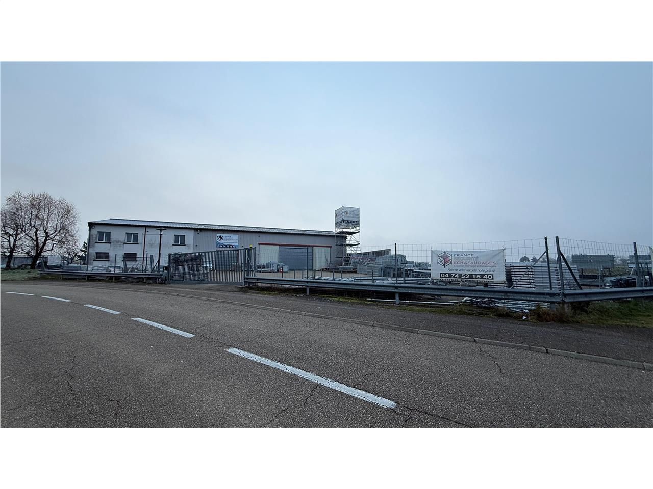 Location entrepots 595 m² non divisibles