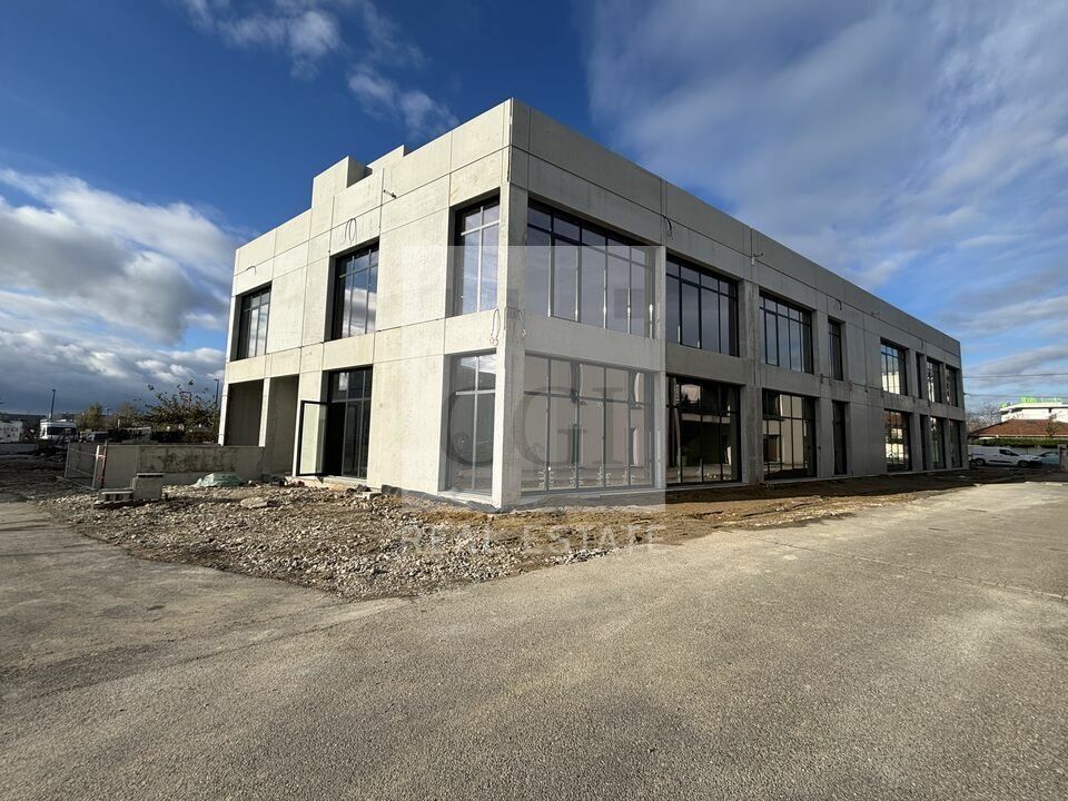 Location local commercial 500 m² non divisibles