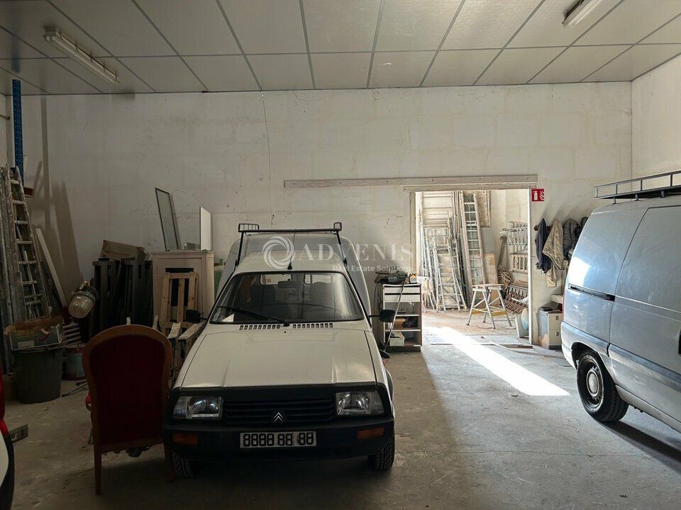 Local d'activité d'environ 300 m² à louer à Joué les Tours