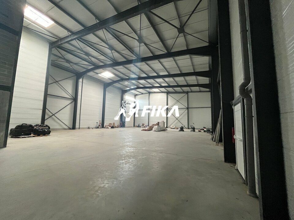Location local d''activites 886 m² non divisibles