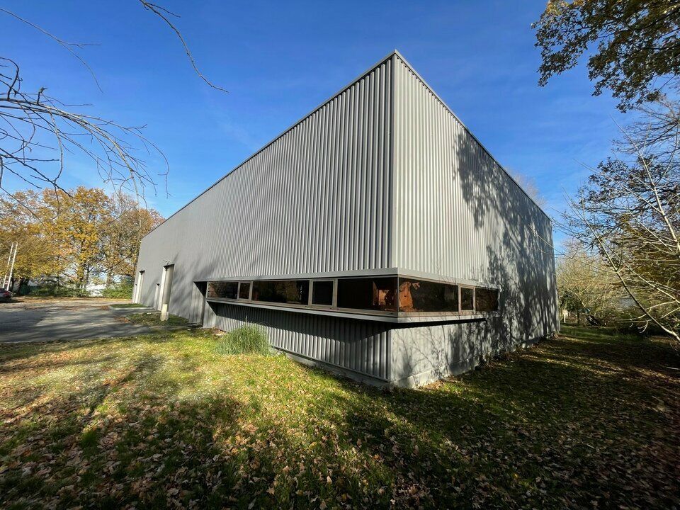 BRUGES - BATIMENT DE 786 M² A LOUER