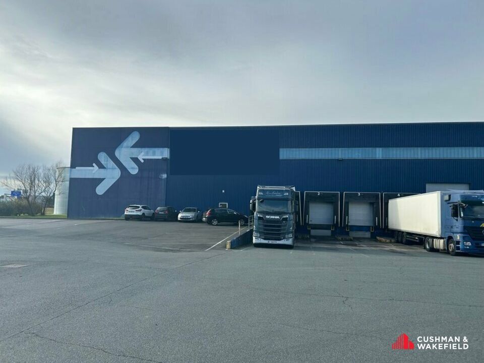 Vente local d''activites 6702 m² non divisibles