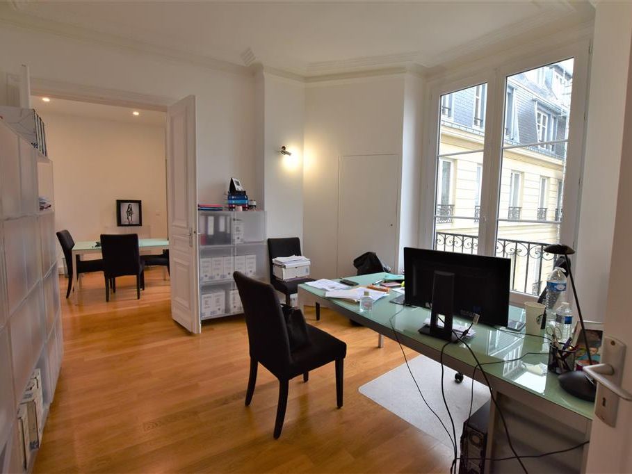 Location bureaux 66 m² non divisibles