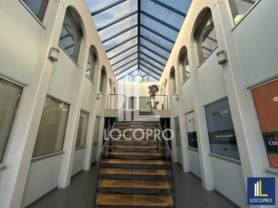  A VENDRE – BUREAUX RENOVES DE 98,80 M2 – SOPHIA ANTIPOLIS