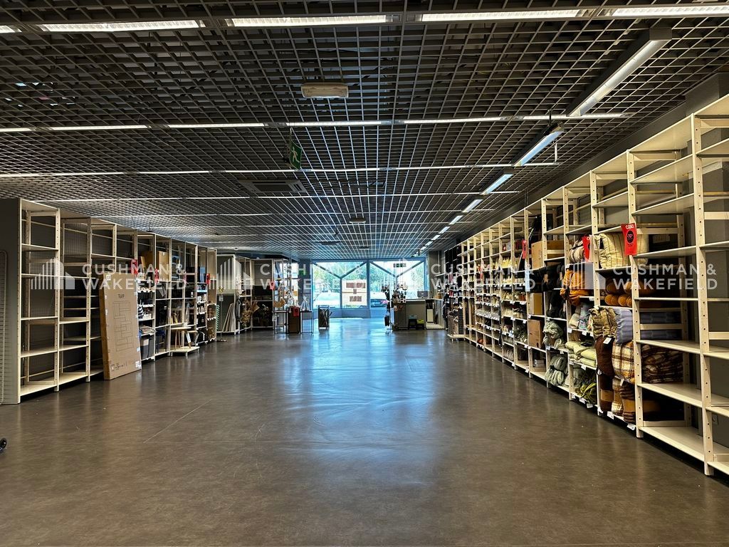 Location locaux commerciaux 740 m² non divisibles