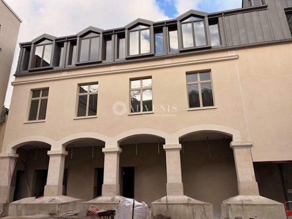 Environ 5 606 m² de bureaux à louer au pied de la cathédrale de Tours, divisibles dès 72 m²