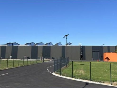 Location entrepôts 4913 m² non divisibles