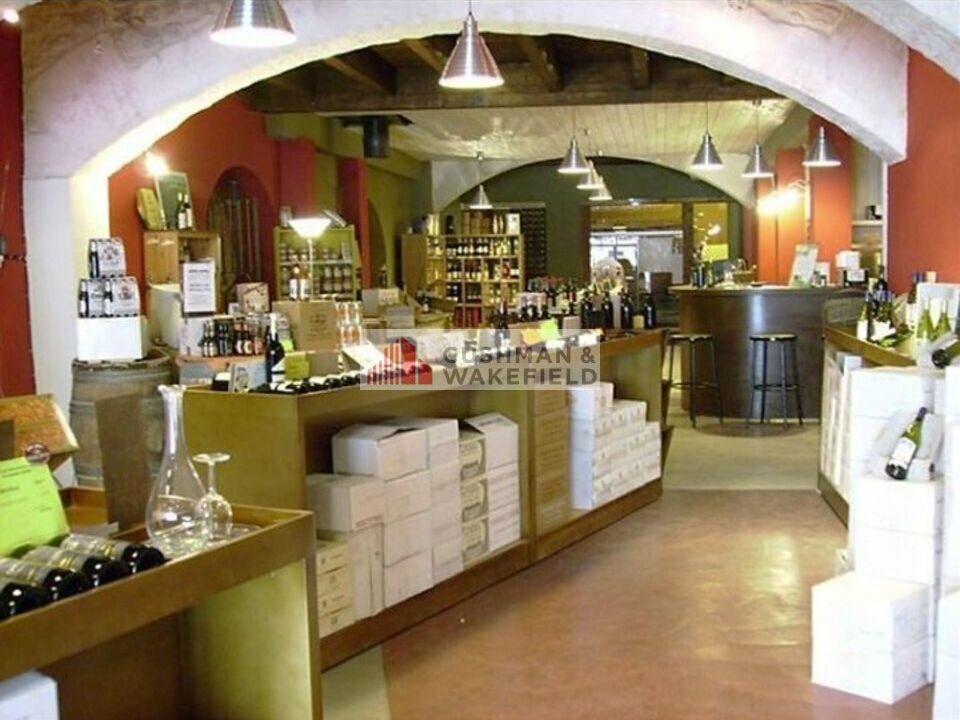 Location local commercial 630 m² non divisibles