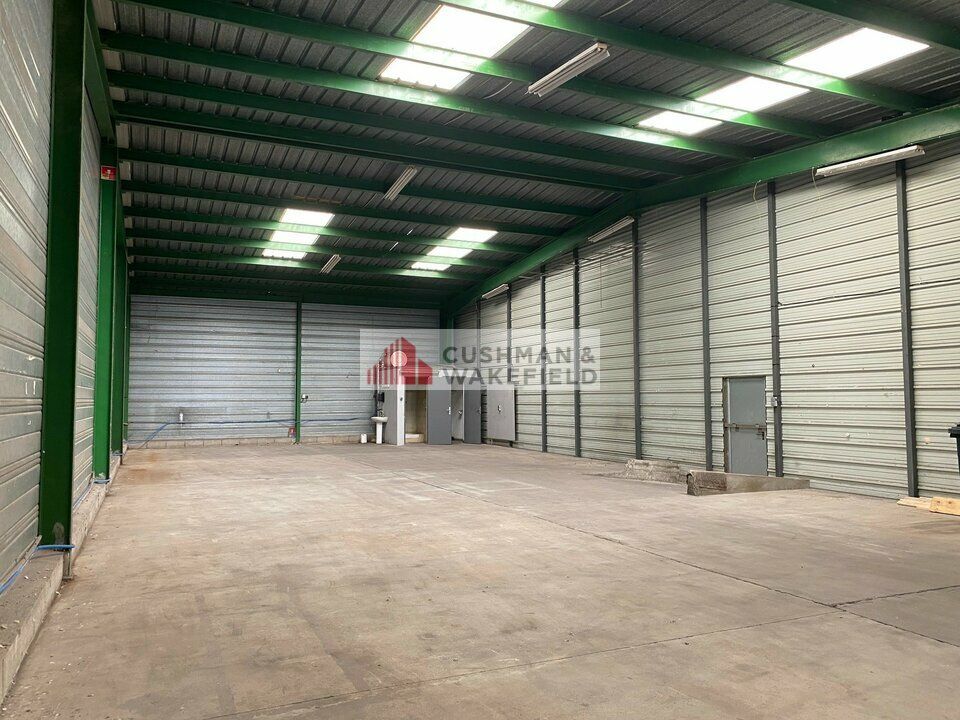 Location local d''activites 320 m² non divisibles