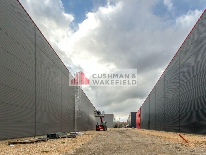 BEAUCAIRE - LOCAUX D'ACTIVITES / ENTREPOT A LOUER