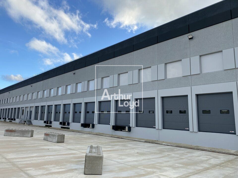 Location local d''activites 8018 m² non divisibles