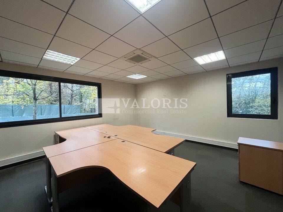 610 m² pour ce local d'activites en location à Ecully